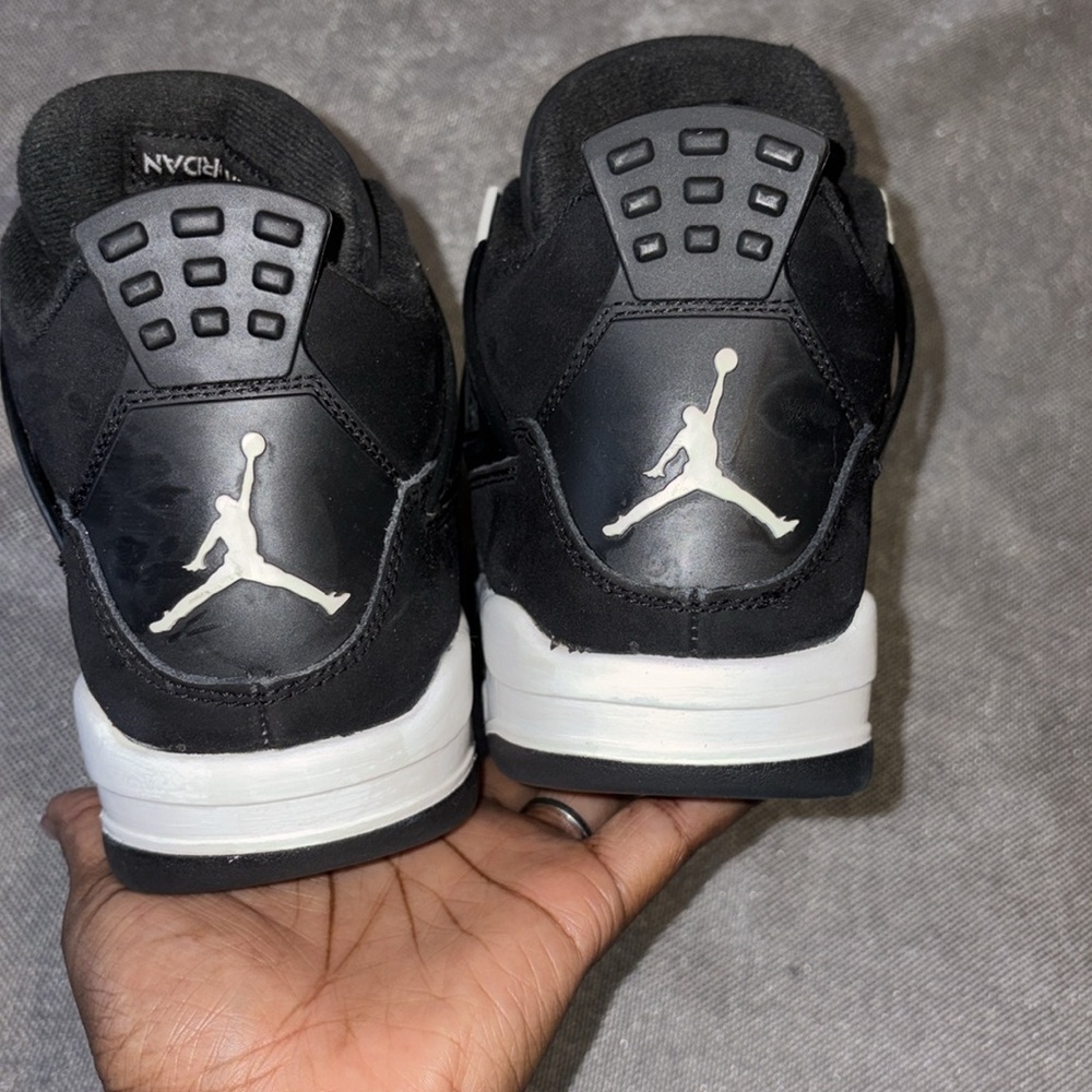 Jordan 4 White Thunder size 5.5Y…. - Picture 5 of 6